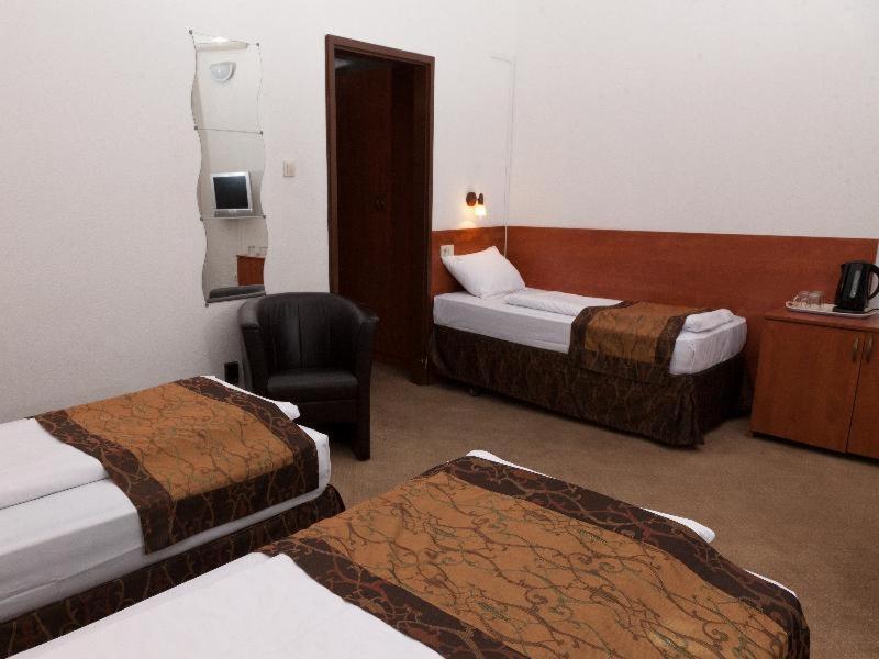 Equity Point Budapeste Quarto foto